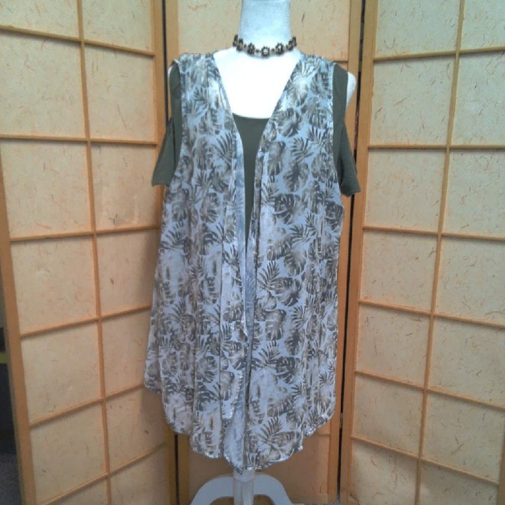 Terra And Sky Green And White Top With Vest Size Ox